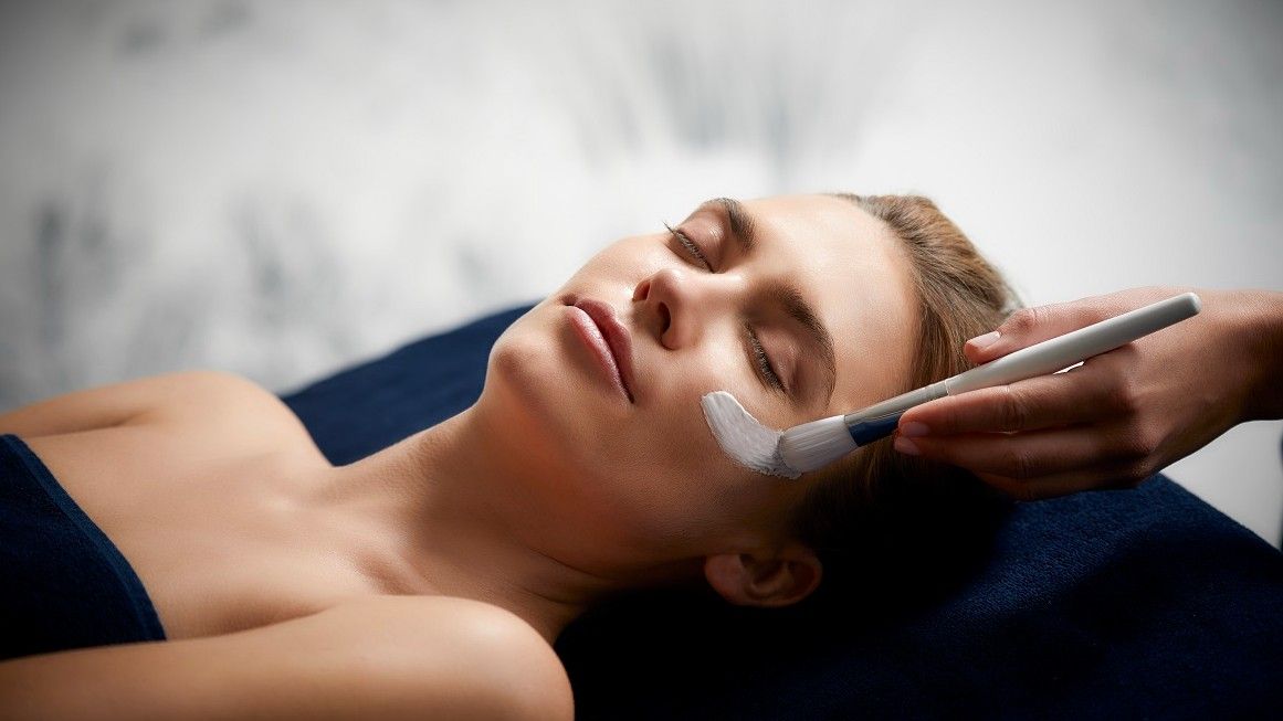 Femme soin visage anti age spa thalasso