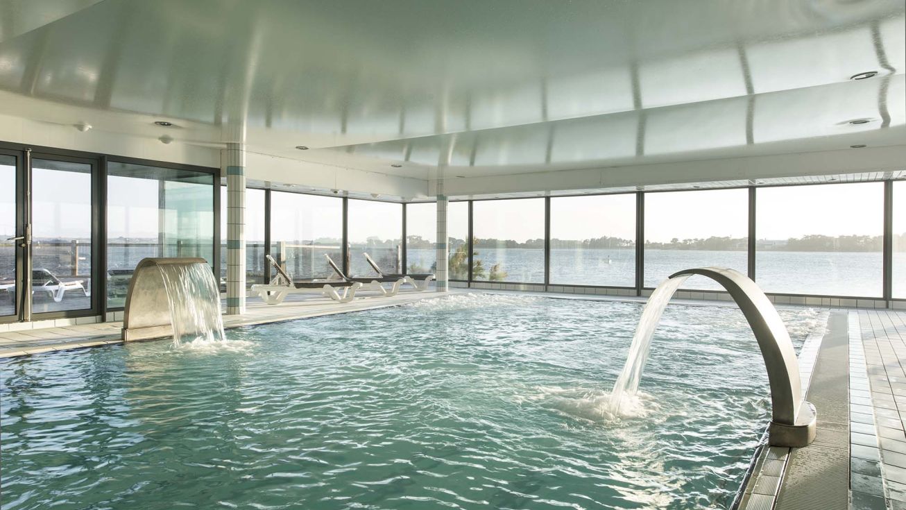 Piscine vue sur la mer à roscoff