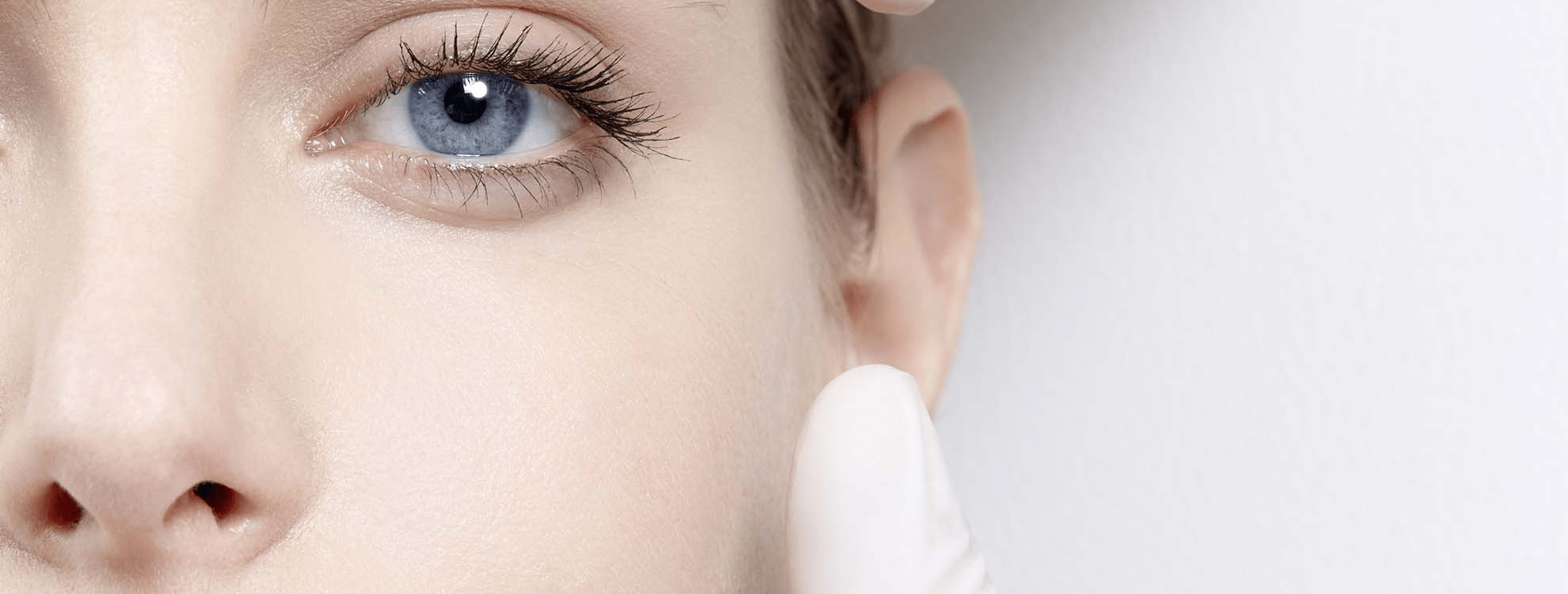 Femme recevant un soin retinopur visage