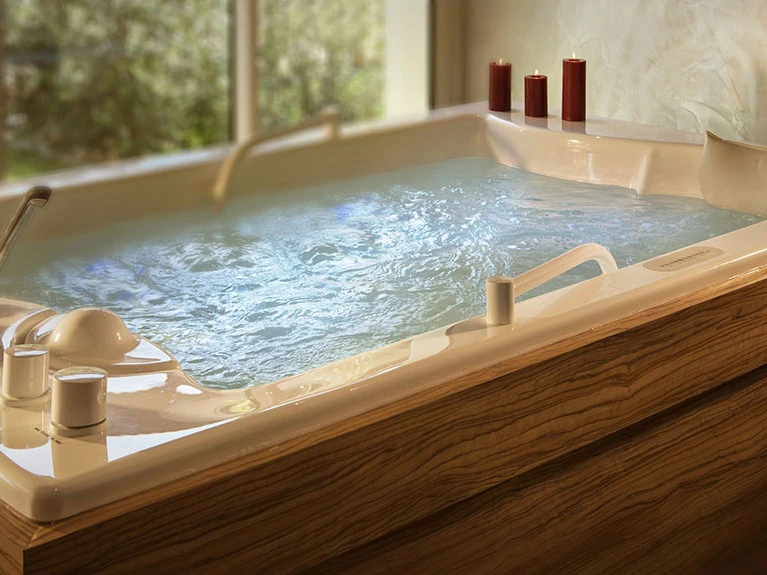 bain hydromassant cristaux de mer ou gelée d'algues