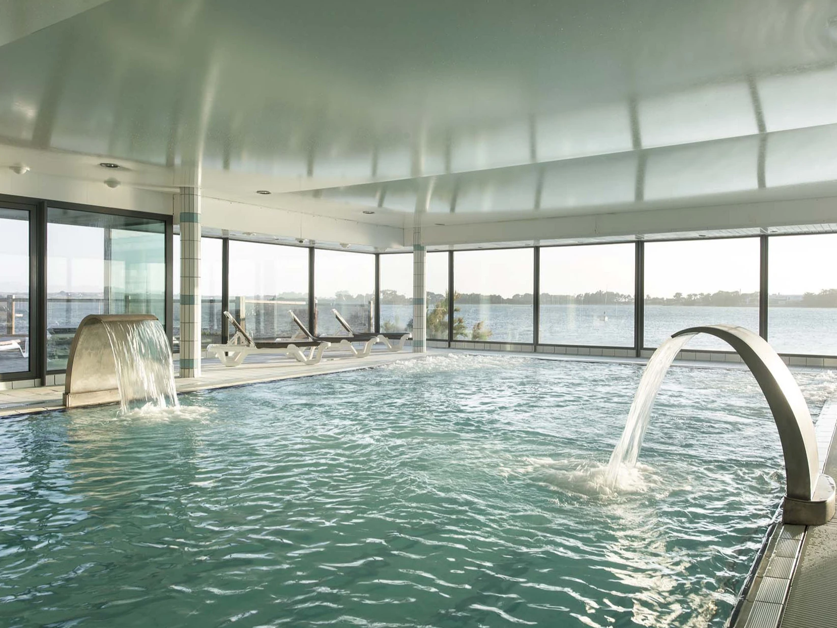 Piscine vue sur la mer à roscoff