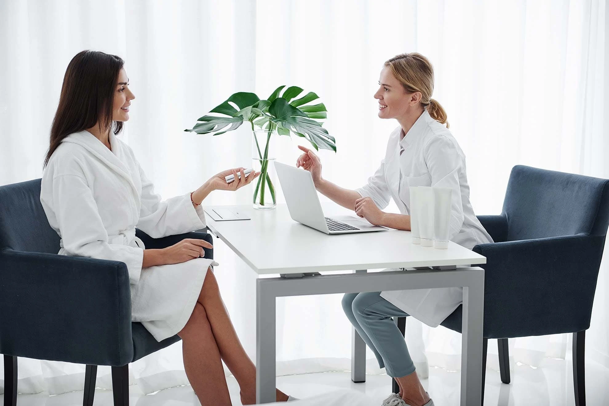 deux femmes en rendez-vous cure capital jeunesse